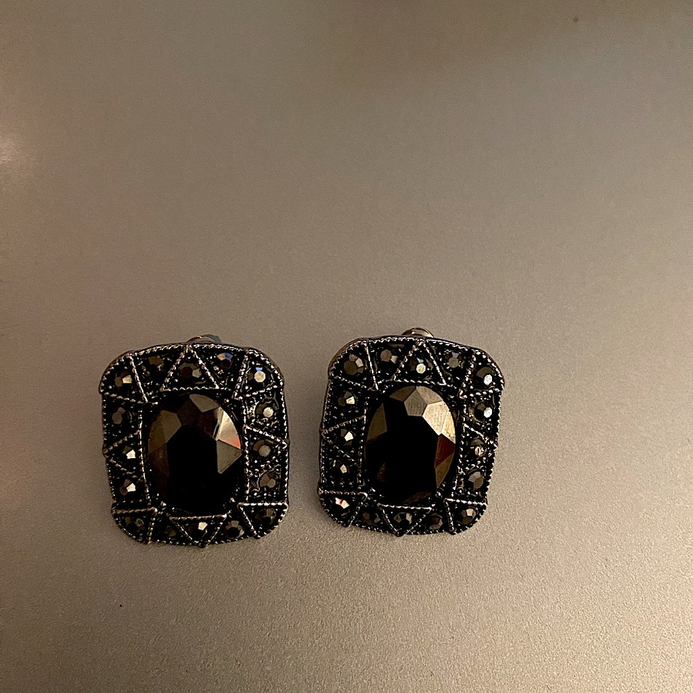 Pierced ear earrings